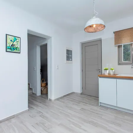 Villa Rocabella Just 100M From Glyfada Beach וילה